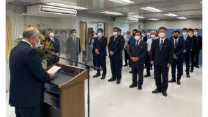 大浜知司副町長から式辞のあいさつが述べられた＝１日、竹富町役場