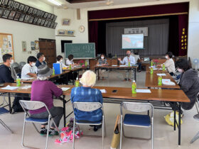 北部地域の移住促進と地域活性化を目指す「地産地消ワークショップ」が開かれた＝４日午後、伊野田集落センター