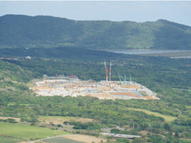 石垣市平得大俣地区で進む陸上自衛隊の駐屯地建設工事＝１月24日、バンナ公園から撮影