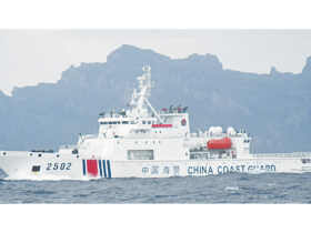 尖閣諸島周辺海域で領海侵入した中国海警局の艦船＝１月３１日（石垣市提供）